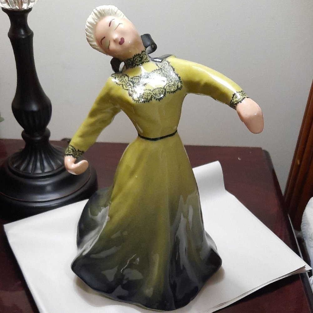 Hedi Schoop Green and Black Ceramic Figurine